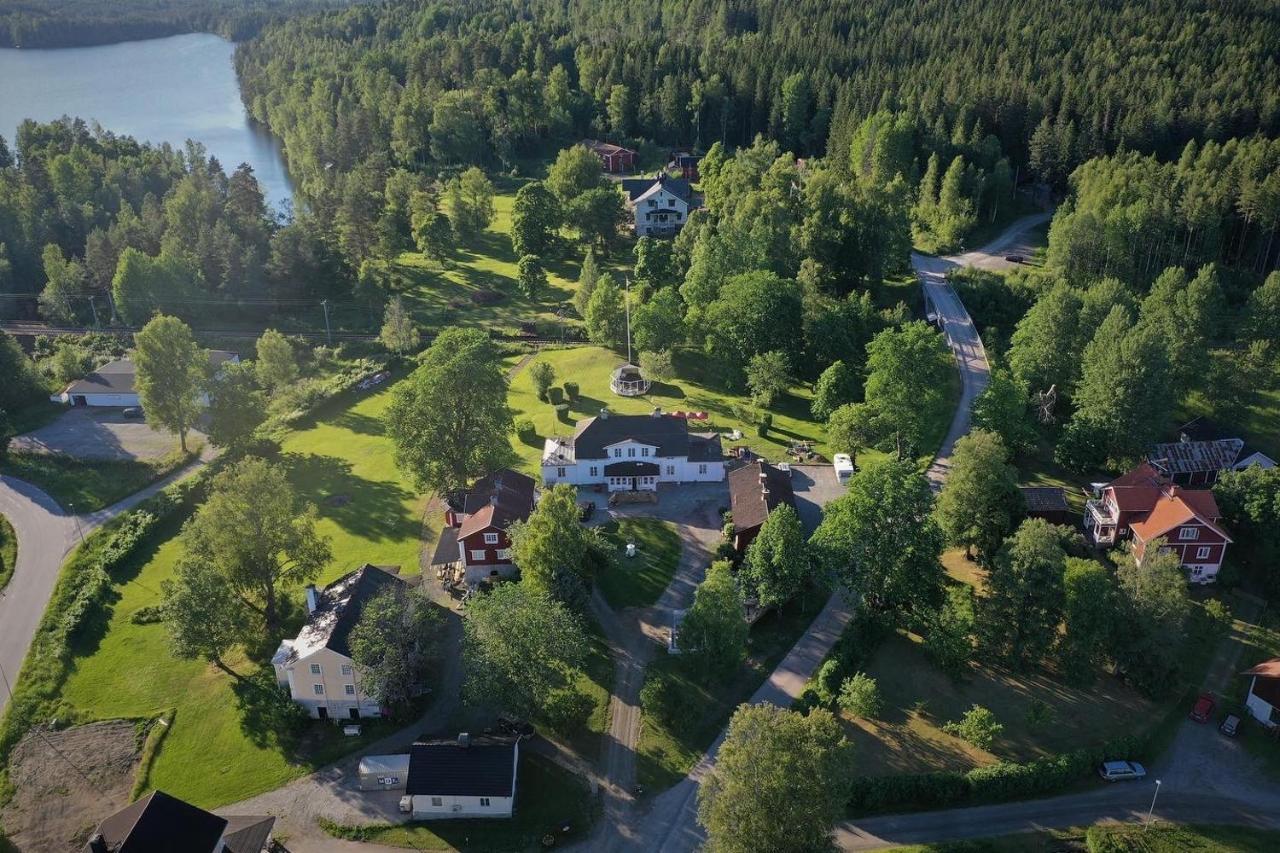 Bredsjoe Gamla Herrgard White Dream Mansion Hallefors  Bagian luar foto